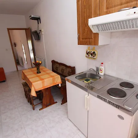 Charmantes Nur 10 Gehminuten Zum Mit Privater Terrasse, Klima, Wifi Rovinj