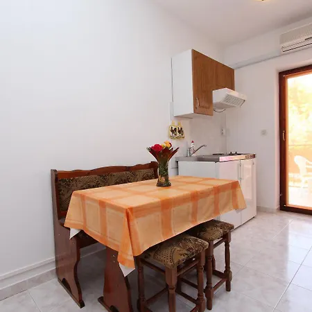 Charmantes Nur 10 Gehminuten Zum Mit Privater Terrasse, Klima, Wifi * Rovinj