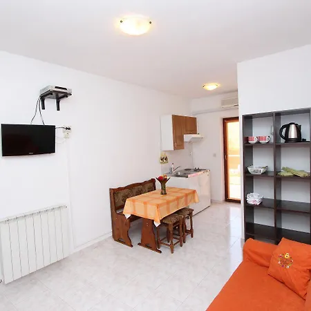 Charmantes Nur 10 Gehminuten Zum Mit Privater Terrasse, Klima, Wifi *