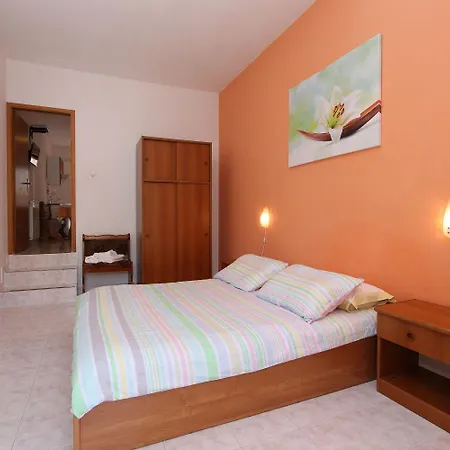 Charmantes Nur 10 Gehminuten Zum Mit Privater Terrasse, Klima, Wifi *
