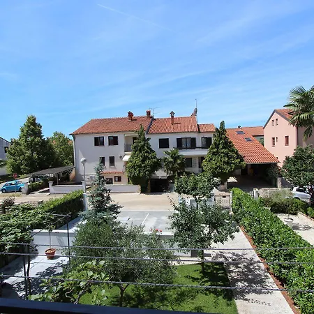 Charmantes Nur 10 Gehminuten Zum Mit Privater Terrasse, Klima, Wifi Appartement