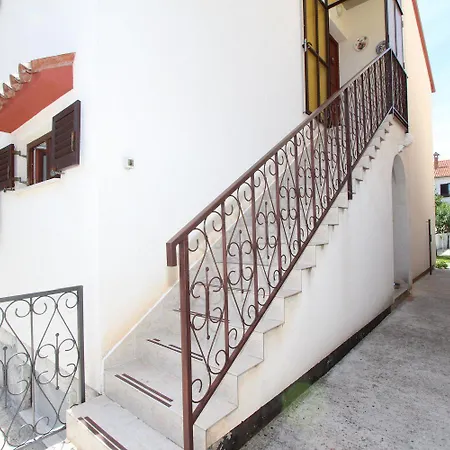 Charmantes Nur 10 Gehminuten Zum Mit Privater Terrasse, Klima, Wifi Appartement