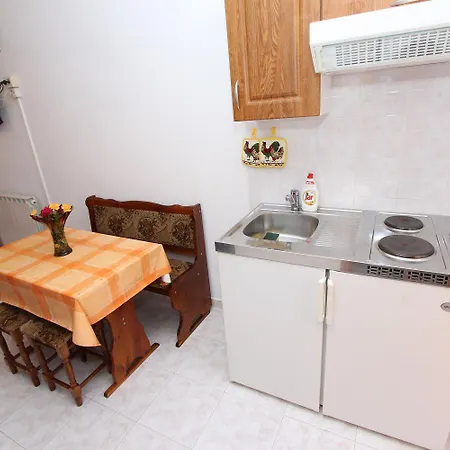 Charmantes Nur 10 Gehminuten Zum Mit Privater Terrasse, Klima, Wifi Appartement Rovinj